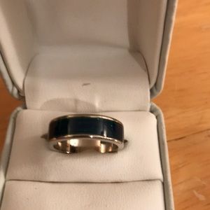 Silvertone mood ring.  Has sparkles in it.